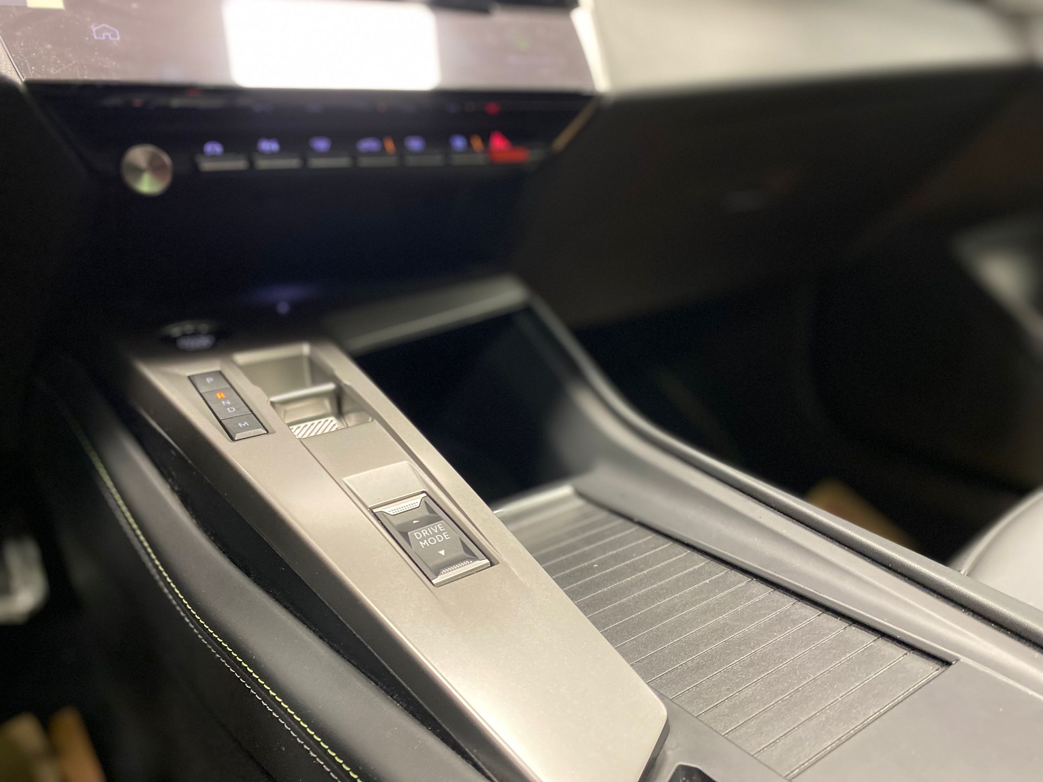 PEUGEOT 408 23